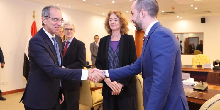 تعزيز التعاون بين مصر والاتحاد الأوروبي في  مجالات التحول الرقمي والتعهيد
