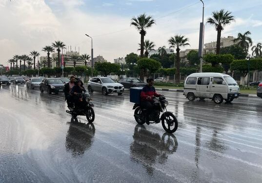 هطول أمطار متوسطة الآن على محاور القاهرة والجيزة