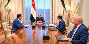 الرئيس السيسي يجتمع برئيس الوزراء ووزير المالية