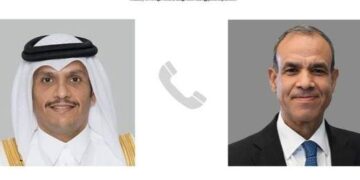 اتصال هاتفي بين وزير الخارجية والهجرة ونظيره القطري