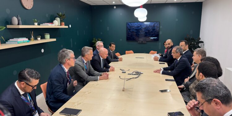 وزير الاتصالات يلتقي مسئولى شركات عالمية لجذب استثمارات جديدة في التعهيد