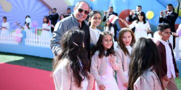 الرئيس السيسى يوزع الهدايا على أبناء الشهداء خلال حفل عيد الفطر