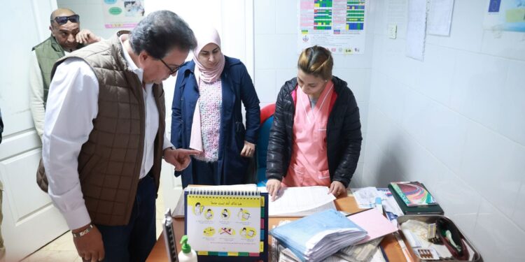 وزير الصحة يفاجئ مركزي طب أسرة في الأسمرات بزيارة مفاجئة بأول أيام شهر رمضان الكريم