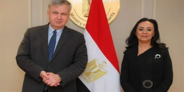 وزيرة التضامن تلتقي السفير الألماني بالقاهرة ويبحثان تعزيز سبل التعاون في مجالات العمل المشتركة
