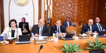 وزير الخارجية والهجرة يجتمع مع مجلس إدارة هيئة تمويل مباني وزارة الخارجية في الخارج