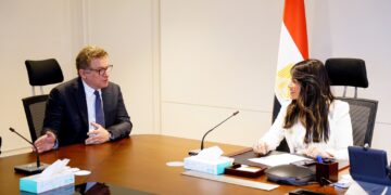 المشاط تبحث مع المدير التنفيذي لمصر بالبنك الأفريقي للتنمية تطورات تنفيذ الاستراتيجية القُطرية