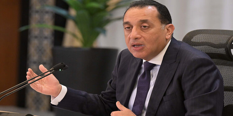 رئيس الوزراء يبدأ جولة تفقدية بعدد من المصانع بالعاشر من رمضان