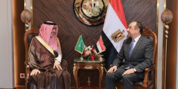 وزير قطاع الأعمال العام يستقبل سفير السعودية بالقاهرة لبحث تعزيز التعاون وفرص الاستثمار