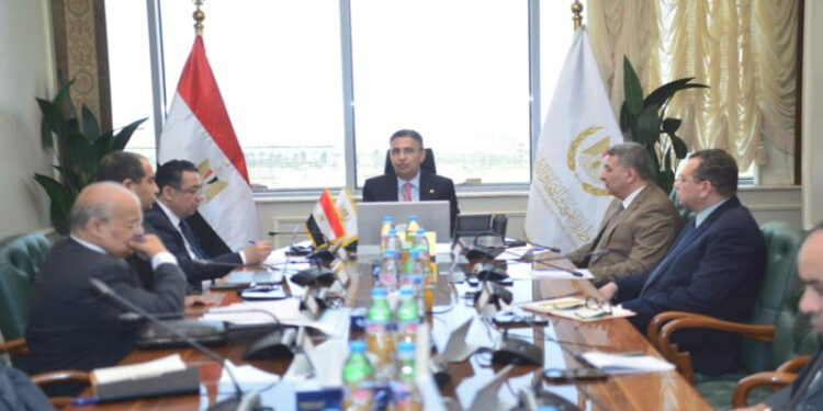 وزير التموين يؤكد على أهمية الرقابة على الذهب والمعادن الثمينة