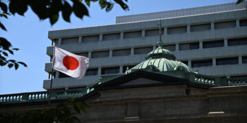 بنك اليابان المركزي يحذر من تأثير الرسوم الجمركية الأمريكية على الاقتصاد المحلي