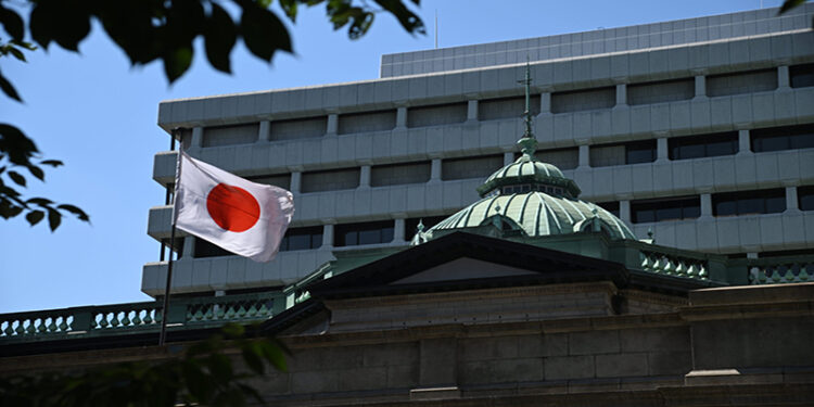 بنك اليابان المركزي يحذر من تأثير الرسوم الجمركية الأمريكية على الاقتصاد المحلي