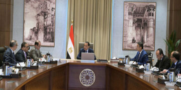 رئيس الوزراء يتابع عددًا من ملفات العمل المشتركة بين وزارتي المالية والتموين