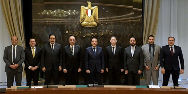 مدبولي يشهد توقيع اتفاق تأسيس شركتين لإنتاج ألياف الفيبربوليستر واللباد الصناعي عبر إعادة تدوير المخلفات البلاستيكية