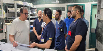 وزير الصحة يتفقد مستشفى البنك الأهلي