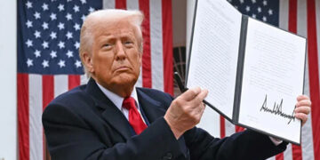 بعد رسوم ترامب الجمركية.. خبير: الاقتصاد الأمريكى سيشهد موجة تضخمية خلال الفترة المقبلة