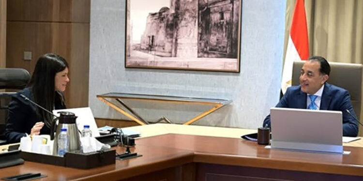 رئيس الوزراء يتابع مع وزيرة التخطيط عدداً من ملفات العمل