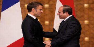 فرنس إنفو: القضية الفلسطينية في قلب مباحثات “السيسي – ماكرون”