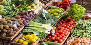 أسعار الخضار والفاكهة اليوم الأربعاء