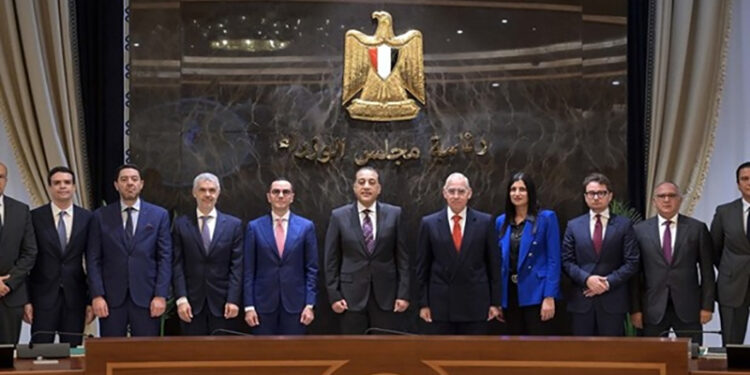 مدبولي يشهد توقيع اتفاقيات تعاون بشأن طرح مجموعة من الشركات التابعة لجهاز مشروعات الخدمة الوطنية