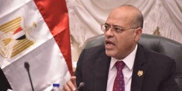 وزير العمل يُعلن عن فرص عمل للأطباء المصريين فى البحرين بمرتبات تصل لـ540 ألف جنيه شهريا