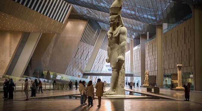 زاهى حواس: 1000 قطعة أثرية جديدة ستعرض في المتحف المصرى الكبير