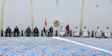 الرئيس السيسى يلتقى ممثلى مجتمع الأعمال القطري فى الدوحة