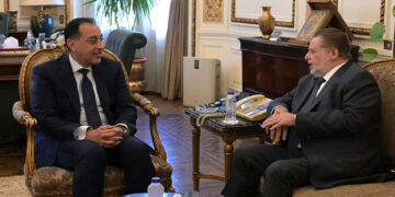 رئيس الوزراء يلتقي محافظ البنك المركزي لمتابعة عدد من الملفات