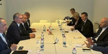 وزير البترول يعقد جلسة مباحثات مع الرئيس التنفيذي لشركة إيني الإيطالية