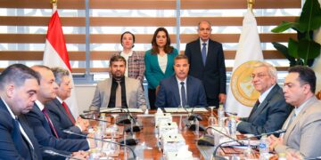 وزيرتا البيئة والتنمية يشهدان توقيع عقد إدارة وتشغيل مصنع تدوير المخلفات البلدية بمركز العدوة