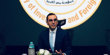 وزير الاستثمار يعقد لقاءا موسعا مع وفد من كبرى الشركات التابعة لجمعية أرباب العمل الفرنسية