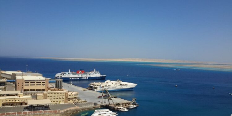 إعادة فتح ميناء الغردقة البحرى وانتظام الحركة الملاحية بموانئ البحر الأحمر