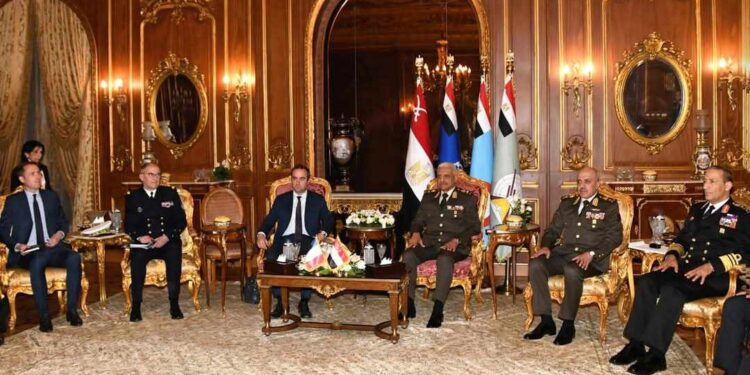 وزير الدفاع والإنتاج الحربى يلتقى وزير الجيوش الفرنسية 