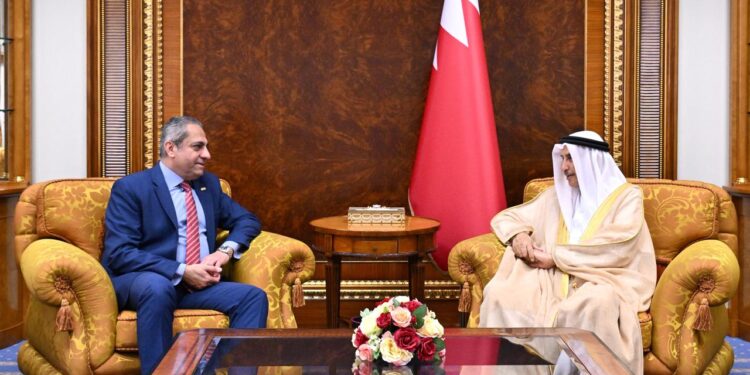 نائب رئيس مجلس الوزراء البحريني يستقبل رئيس مجلس ادارة شركة العاصمة الإدارية