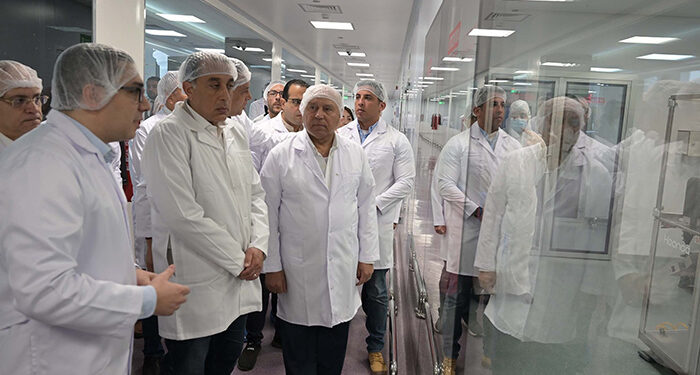 رئيس الوزراء يتفقد مصنع شركة يوتوبيا للصناعات الدوائية