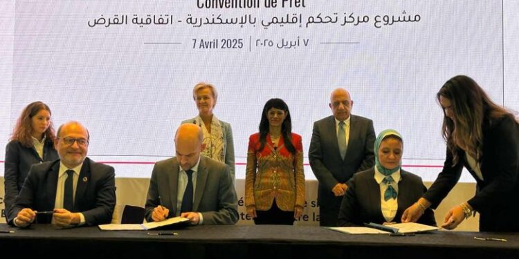 وزير الكهرباء يشهد توقيع عدد من الاتفاقيات مع الجانب الفرنسي في مجالات الكهرباء والطاقة المتجددة