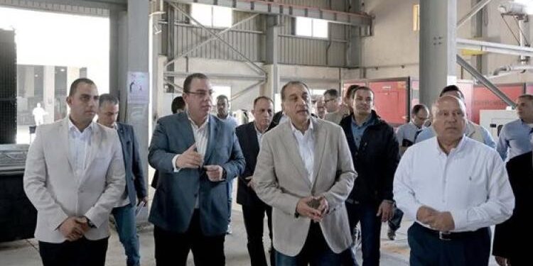 مدبولي يتفقد مجموعة مصانع شركة التوكل للصناعات الحديدية والجلفنة “توكل ستيل”