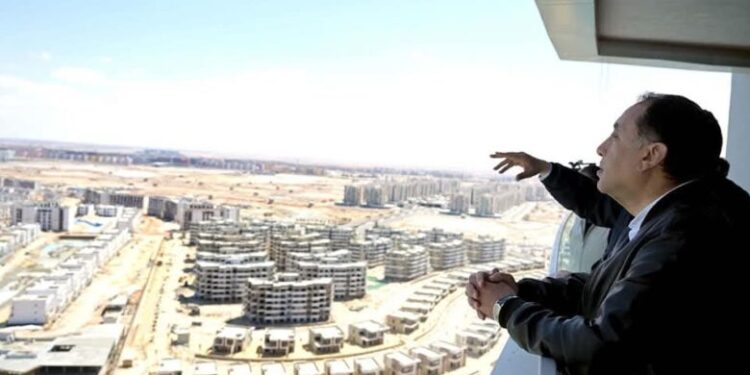 رئيس الوزراء يتفقد وحدات مبادرة “بيتك في مصر” بمنطقة الأبراج الشاطئية