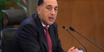 رئيس الوزراء يلتقي أعضاء اللجنة المُشكلة لبحث تحديات ومستقبل الإعلام والدراما المصرية