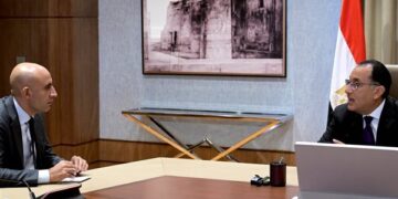 رئيس الوزراء يُتابع مع وزير التربية والتعليم عددًا من ملفات العمل