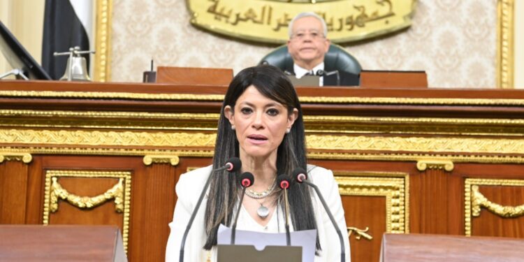 وزيرة التخطيط تستعرض مستهدفات الاستثمارات القطاعية بخطة التنمية للعام المالي المقبل