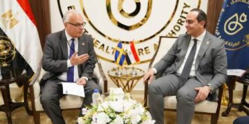 رئيس هيئة الرعاية الصحية يلتقى سفير مملكة السويد لدى مصر