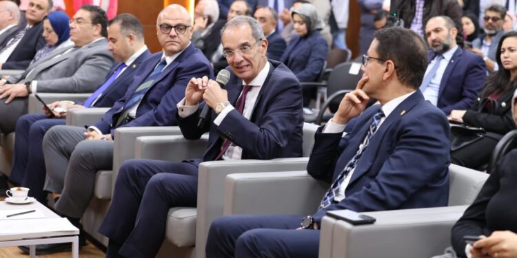 وزير الاتصالات يلتقى بمجموعة من رواد الأعمال والمهنيين المستقلين والمتدربين المستفيدين من البرامج التدريبية للوزارة