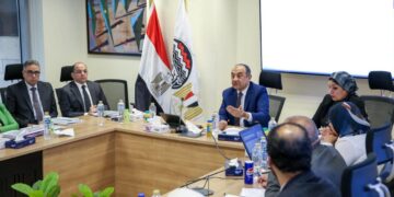 وزير قطاع الأعمال يعقد اجتماعا لمتابعة مستجدات العمل في مشروعات شركات “القابضة للتشييد”