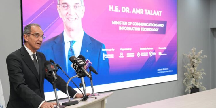 وزير الاتصالات يشهد ختام فعاليات النسخة الثانية لمؤتمر علوم البيانات والذكاء الاصطناعى