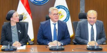 وزراء البترول والبيئة والطيران يبحثون التعاون في مشروع إنتاج وقود الطائرات المستدام