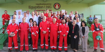 وزير البترول والثروة المعدنية يتفقد مجمع إدكو للغاز الطبيعي المسال