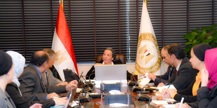 وزيرة البيئة تناقش آخر مخرجات إعداد الخطة الوطنية للتكيف في مصر