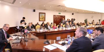 عمرو طلعت: نحرص على توسيع آفاق التعاون مع الشركات الفرنسية فى مختلف مجالات قطاع الاتصالات