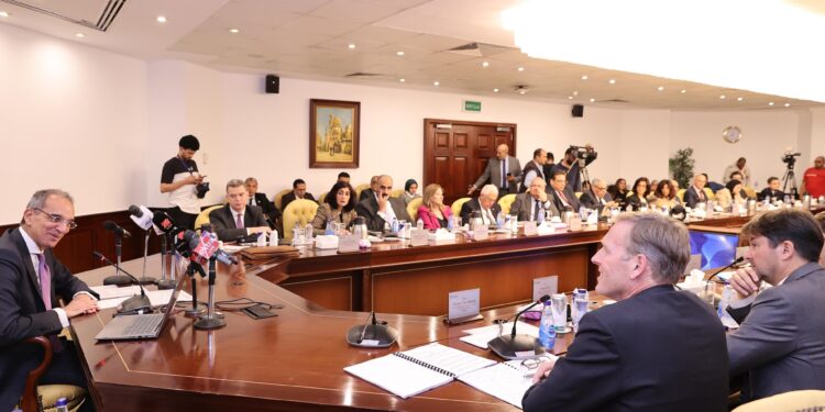 عمرو طلعت: نحرص على توسيع آفاق التعاون مع الشركات الفرنسية فى مختلف مجالات قطاع الاتصالات