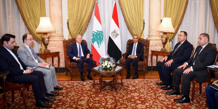 وزير الخارجية والهجرة يستقبل وزير خارجية لبنان